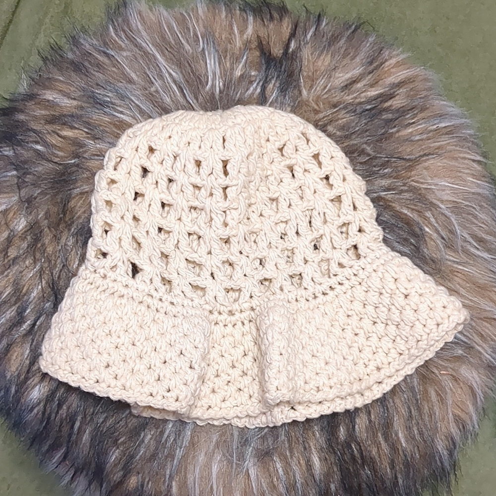 Vintage 100% Wool Crochet Bucket Hat made in Italy Lerner Shops